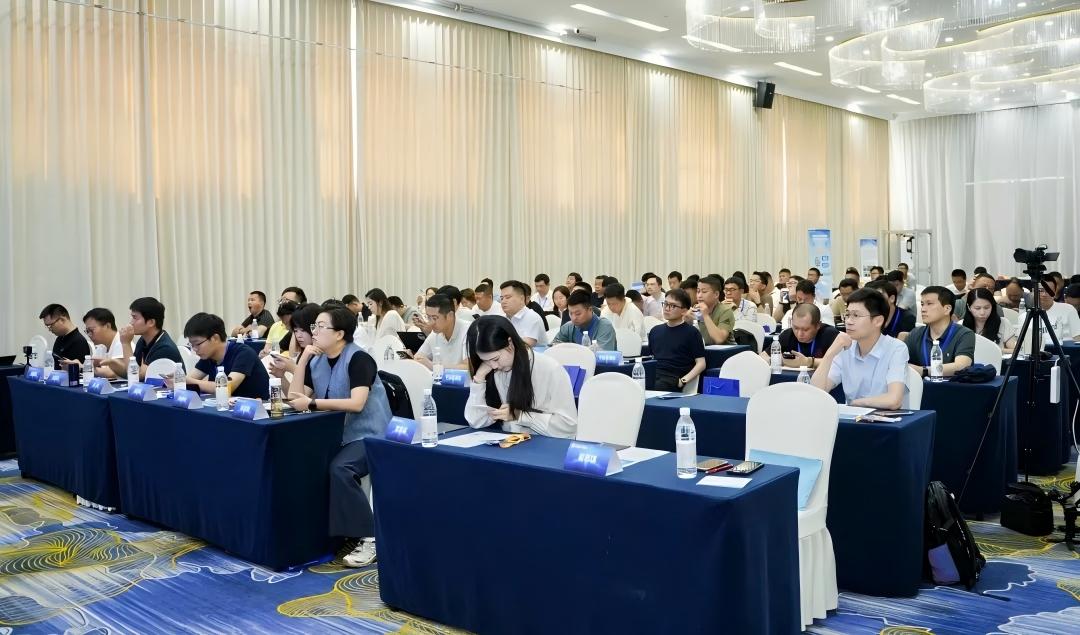 武汉展科技、上海论安全，充电机器人解锁商业新模式！